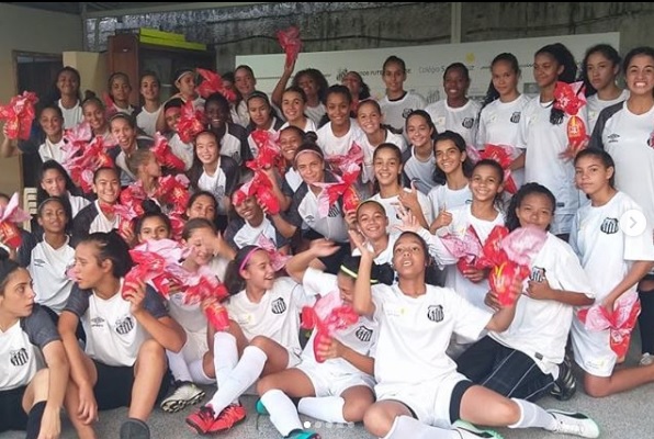 páscoa meninas em campo 2.jpg